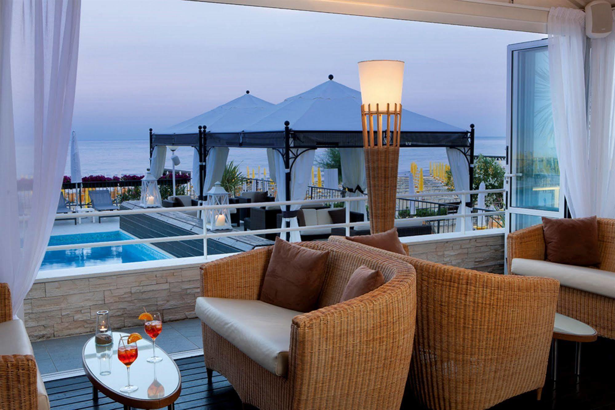 Hotel Victoria Frontemare & 4*